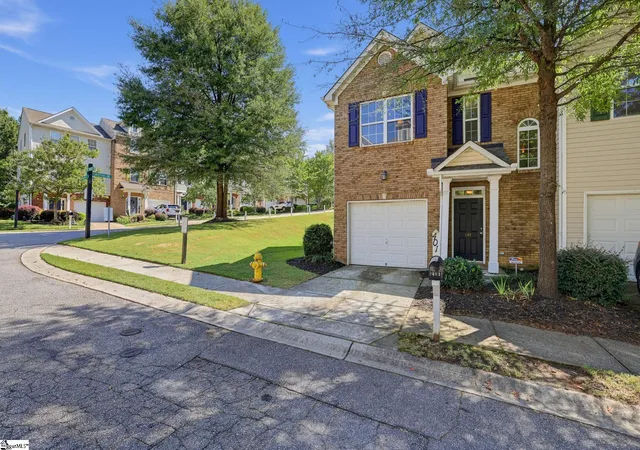 Photo 2 of Townhouse for sale at 401 Woodbark Ct, Mauldin, SC 29662 | MLS# 1603867 | Listing updated on 2026-10-22