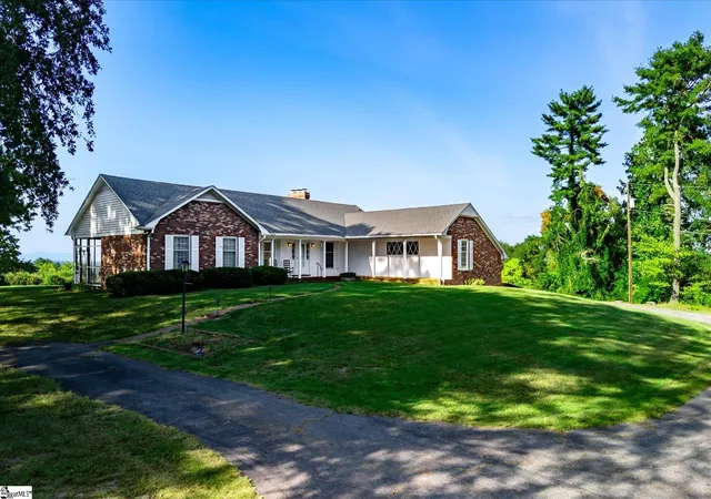 Photo 3 of Single family home for sale at 609 Pelham Rd, Greenville, SC 29615 | MLS# 1603537 | Listing updated on 2026-09-11