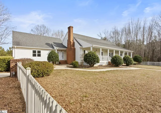 Photo 2 of Single family home for sale at 414 Giggle Dr, Laurens, SC 29360 | MLS# 1603571 | Listing updated on 2026-09-11