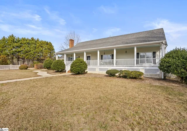 Photo 3 of Single family home for sale at 414 Giggle Dr, Laurens, SC 29360 | MLS# 1603571 | Listing updated on 2026-09-11