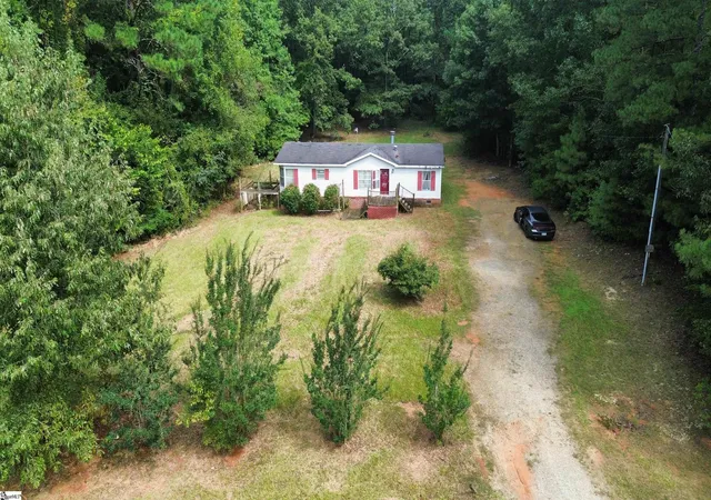 Photo 3 of Manufactured home for sale at 604 Bar B Villa Rd, Clinton, SC 29325 | MLS# 1604308 | Listing updated on 2026-09-21