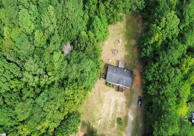 Photo 3 of Manufactured home for sale at 604 Bar B Villa Rd, Clinton, SC 29325 | MLS# 1604308 | Listing updated on 2026-09-21