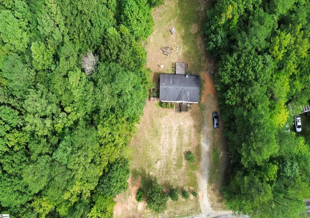 Photo 4 of Manufactured home for sale at 604 Bar B Villa Rd, Clinton, SC 29325 | MLS# 1604308 | Listing updated on 2026-09-21