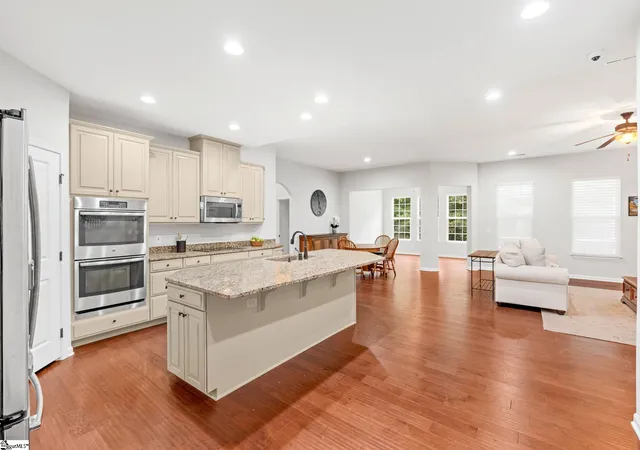Photo 3 of Single family home for sale at 51 Barlow Ct, Simpsonville, SC 29681 | MLS# 1604932 | Listing updated on 2026-09-25