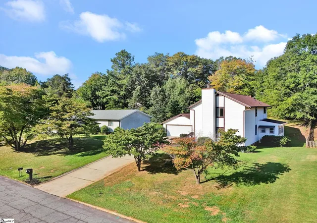 Single family home for sale at 1105 Charter Oak Dr, Taylors, SC 29687 | MLS# 1603340
