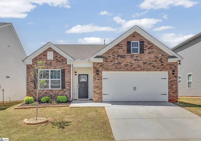 Photo 1 of Single family home for sale at 76 Oak Edge Ln, Greer, SC 29651 | MLS# 1606102 | Listing updated on 2026-10-08