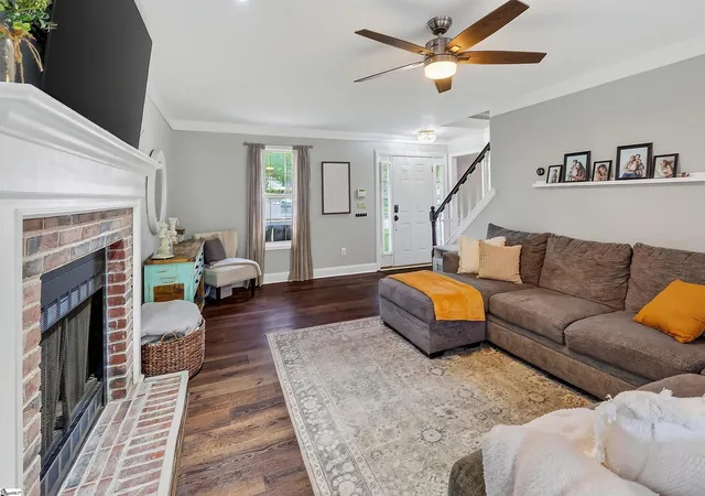 Photo 3 of Single family home for sale at 208 Charmar Wy, Taylors, SC 29687 | MLS# 1595066 | Listing updated on 2026-10-03