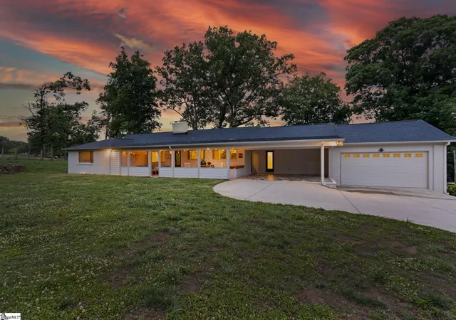 Photo 2 of Single family home for sale at 9401 Old White Horse Rd, Greenville, SC 29617 | MLS# 1593150 | Listing updated on 2026-10-23