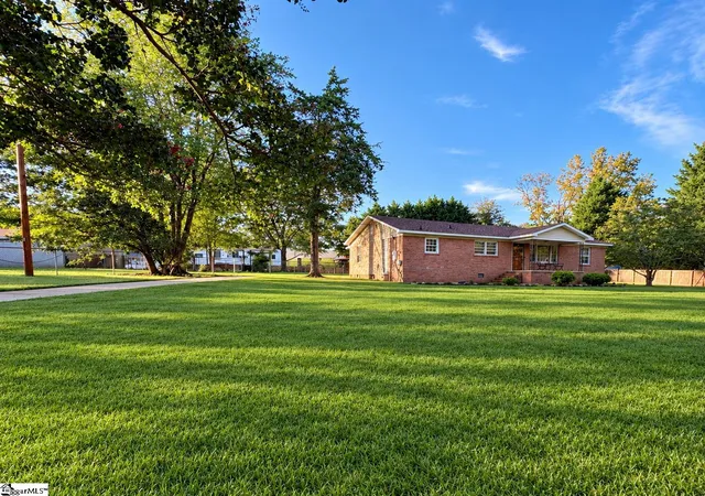 Photo 2 of Single family home for sale at 5 Mcgill Rd, Taylors, SC 29687 | MLS# 1603634 | Listing updated on 2026-09-11