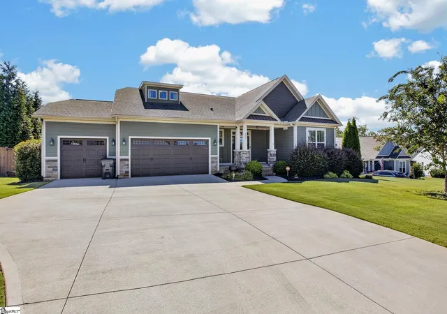 Photo 2 of Single family home for sale at 201 Ridgefield Ln, Greer, SC 29651 | MLS# 1603562 | Listing updated on 2026-09-12