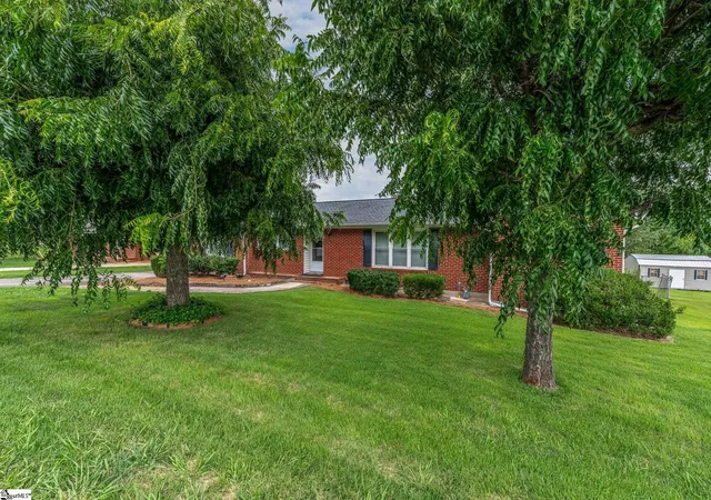 Photo 2 of Single family home for sale at 7011 White Horse Rd, Greenville, SC 29611 | MLS# 1600139 | Listing updated on 2026-09-11