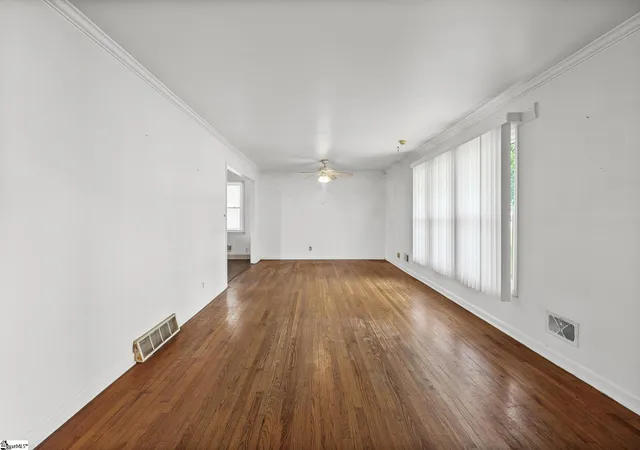 Photo 3 of Single family home for sale at 7011 White Horse Rd, Greenville, SC 29611 | MLS# 1600139 | Listing updated on 2026-09-11