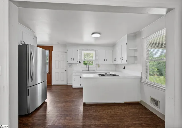 Photo 4 of Single family home for sale at 7011 White Horse Rd, Greenville, SC 29611 | MLS# 1600139 | Listing updated on 2026-09-11
