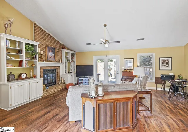 Photo 2 of Townhouse for sale at 318 Heritage W Ct, Greenwood, SC 29649 | MLS# 1602788 | Listing updated on 2026-09-15