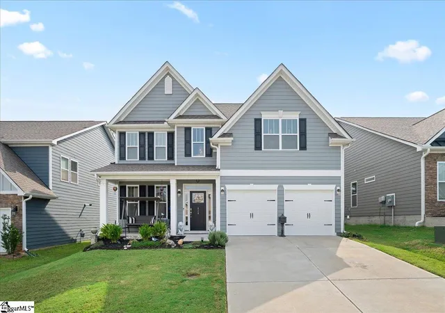 Photo 1 of Single family home for sale at 424 Raleighwood Ln, Simpsonville, SC 29681 | MLS# 1604272 | Listing updated on 2026-10-13