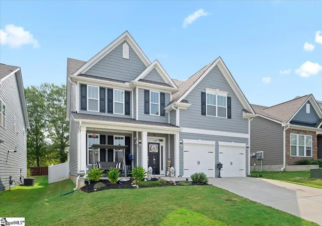 Photo 2 of Single family home for sale at 424 Raleighwood Ln, Simpsonville, SC 29681 | MLS# 1604272 | Listing updated on 2026-10-13