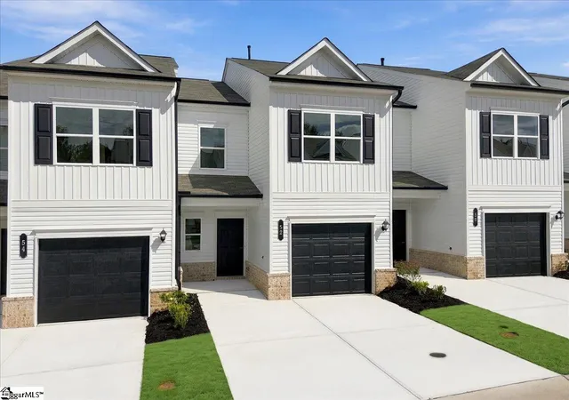Photo 3 of Townhouse for sale at 52 Lone Cypress St, Travelers Rest, SC 29690 | MLS# 1604335 | Listing updated on 2026-10-12