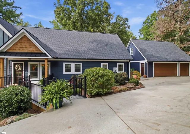 Photo 3 of Single family home for sale at 102 Lockwood Ave, Greenville, SC 29607 | MLS# 1606228 | Listing updated on 2026-10-14