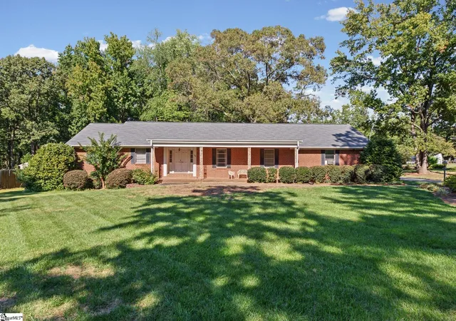 Photo 1 of Single family home for sale at 102 Lee St, Simpsonville, SC 29681 | MLS# 1605492 | Listing updated on 2026-10-21