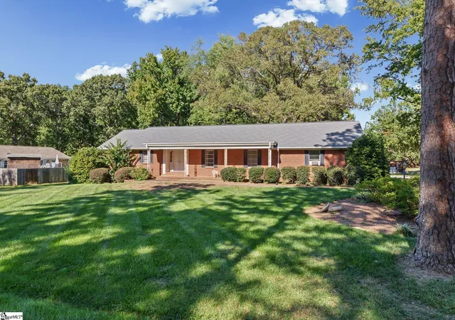 Photo 2 of Single family home for sale at 102 Lee St, Simpsonville, SC 29681 | MLS# 1605492 | Listing updated on 2026-10-21