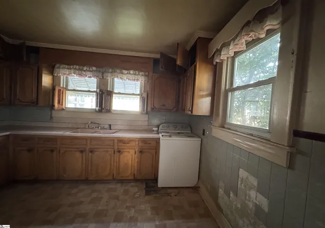 Photo 2 of Single family home for sale at 26 N Washington Ave, Greenville, SC 29611 | MLS# 1603555 | Listing updated on 2026-09-11