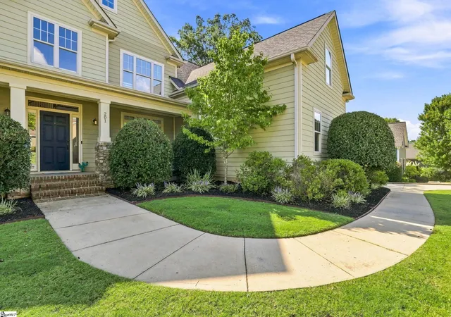 Photo 2 of Single family home for sale at 201 Castle Crk Dr, Greer, SC 29651 | MLS# 1602891 | Listing updated on 2026-09-04