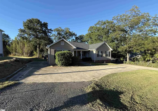 Photo 2 of Multi family home for sale at 211 Wildwood Dr, Greer, SC 29651 | MLS# 1605382 | Listing updated on 2026-10-27