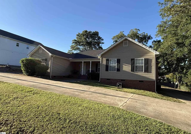 Photo 3 of Multi family home for sale at 211 Wildwood Dr, Greer, SC 29651 | MLS# 1605382 | Listing updated on 2026-10-27
