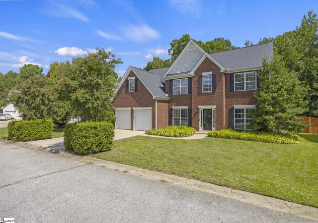 Photo 2 of Single family home for sale at 26 Springleaf Ct, Simpsonville, SC 29681 | MLS# 1603339 | Listing updated on 2026-09-09