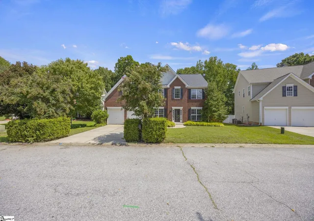 Photo 2 of Single family home for sale at 26 Springleaf Ct, Simpsonville, SC 29681 | MLS# 1603339 | Listing updated on 2026-09-09