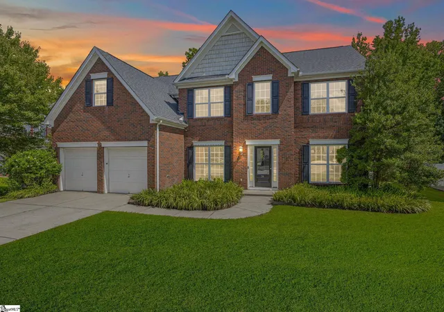 Photo 3 of Single family home for sale at 26 Springleaf Ct, Simpsonville, SC 29681 | MLS# 1603339 | Listing updated on 2026-09-09