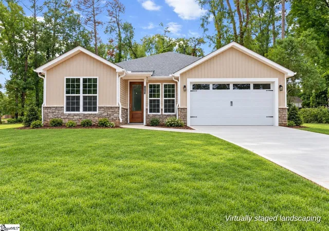 Photo 1 of Single family home for sale at 1003 Grace St, Greenwood, SC 29649 | MLS# 1606019 | Listing updated on 2026-10-20