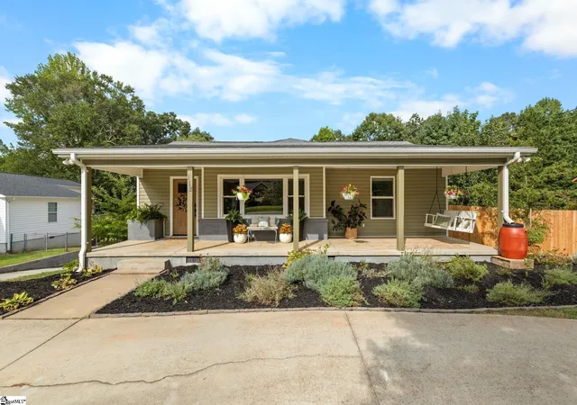 Photo 1 of Single family home for sale at 112 Hilltop Dr, Travelers Rest, SC 29690 | MLS# 1603401 | Listing updated on 2026-09-11