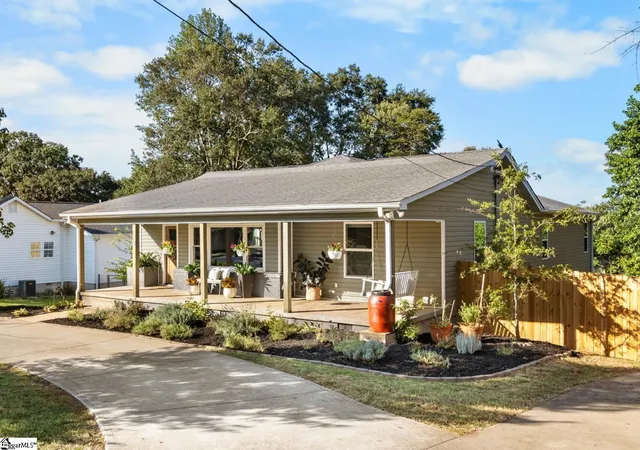 Photo 2 of Single family home for sale at 112 Hilltop Dr, Travelers Rest, SC 29690 | MLS# 1603401 | Listing updated on 2026-09-11