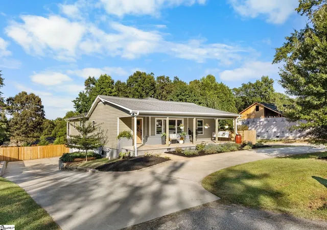 Photo 2 of Single family home for sale at 112 Hilltop Dr, Travelers Rest, SC 29690 | MLS# 1603401 | Listing updated on 2026-09-11
