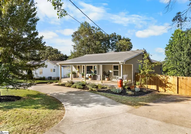 Photo 3 of Single family home for sale at 112 Hilltop Dr, Travelers Rest, SC 29690 | MLS# 1603401 | Listing updated on 2026-09-11