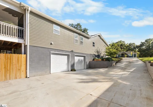 Photo 4 of Single family home for sale at 112 Hilltop Dr, Travelers Rest, SC 29690 | MLS# 1603401 | Listing updated on 2026-09-11
