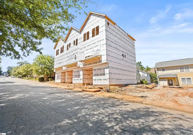 Photo 2 of Condo for sale at 33 Haynie St, Greenville, SC 29605 | MLS# 1605920 | Listing updated on 2026-10-07