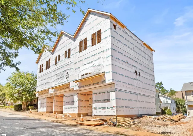 Photo 3 of Condo for sale at 33 Haynie St, Greenville, SC 29605 | MLS# 1605920 | Listing updated on 2026-10-07