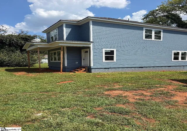 Photo 3 of Single family home for sale at 209 Glenn Rd, Greenville, SC 29607 | MLS# 1602412 | Listing updated on 2026-09-04