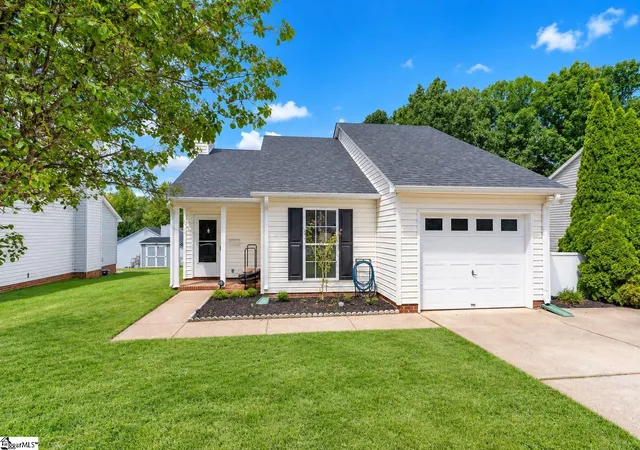 Photo 1 of Single family home for sale at 503 Twin Fls Dr, Simpsonville, SC 29680 | MLS# 1603327 | Listing updated on 2026-09-10