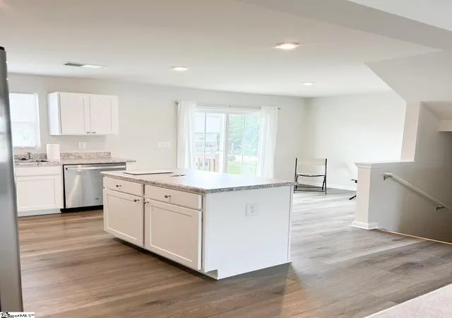 Photo 3 of Townhouse for sale at 31 Verdant Leaf Way, Greenville, SC 29617 | MLS# 1602809 | Listing updated on 2026-09-08