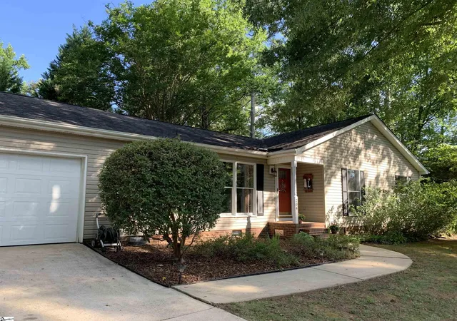 Photo 1 of Sale Pending at 204 Mill Estates Rd, Taylors, SC 29687 | MLS# 1598020 | Listing updated on 2026-09-06