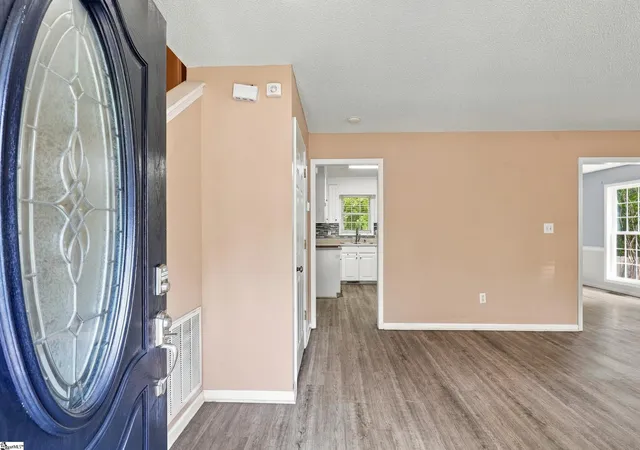 Photo 3 of Single family home for sale at 111 Laurel Ridge Pl, Greenwood, SC 29649 | MLS# 1604312 | Listing updated on 2026-09-26