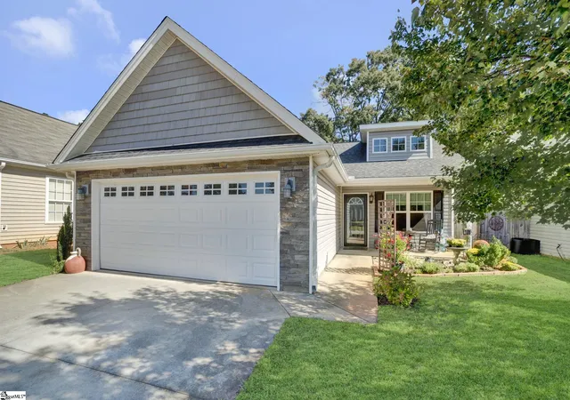 Photo 1 of Single family home for sale at 111 Perthwood Pl, Greenville, SC 29617 | MLS# 1606177 | Listing updated on 2026-10-10