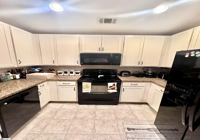 Photo 4 of Single family home for sale at 231 Garfield Ln, Simpsonville, SC 29681 | MLS# 1603075 | Listing updated on 2026-09-05