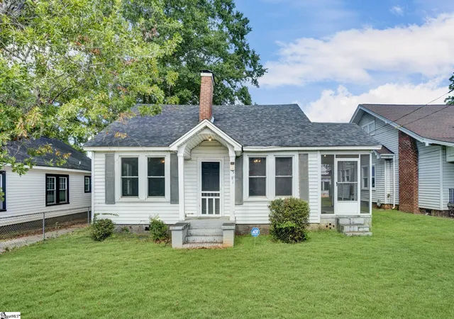 Photo 3 of Single family home for sale at 526 Perry Ave, Greenville, SC 29611 | MLS# 1603868 | Listing updated on 2026-10-16