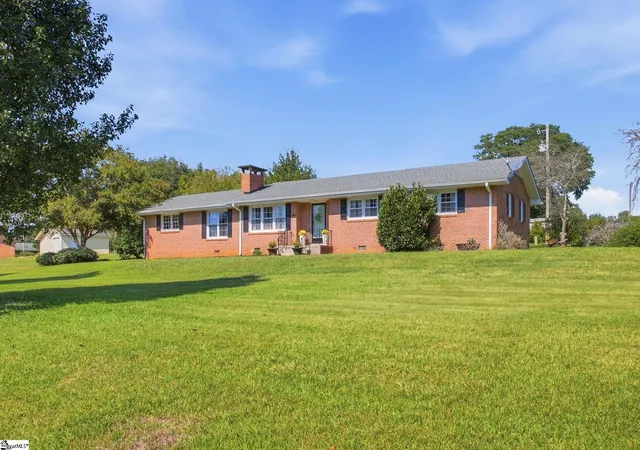 Photo 2 of Single family home for sale at 141 Mcjunkin Dr, Pickens, SC 29671 | MLS# 1594345 | Listing updated on 2026-09-28