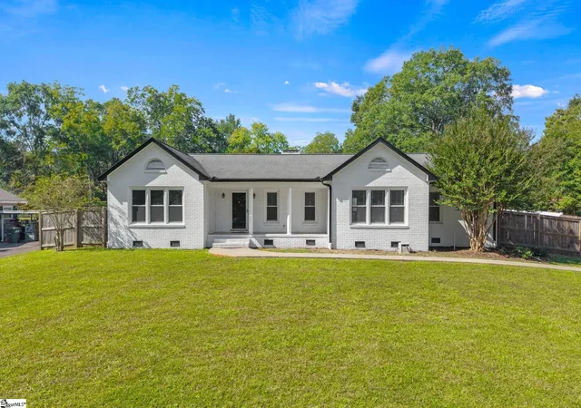 Photo 1 of Single family home for sale at 211 N Catherine St, Pickens, SC 29671 | MLS# 1606150 | Listing updated on 2026-10-23