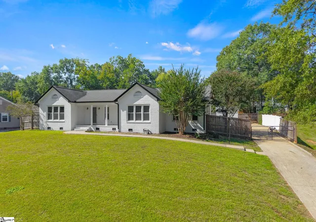 Photo 3 of Single family home for sale at 211 N Catherine St, Pickens, SC 29671 | MLS# 1606150 | Listing updated on 2026-10-23